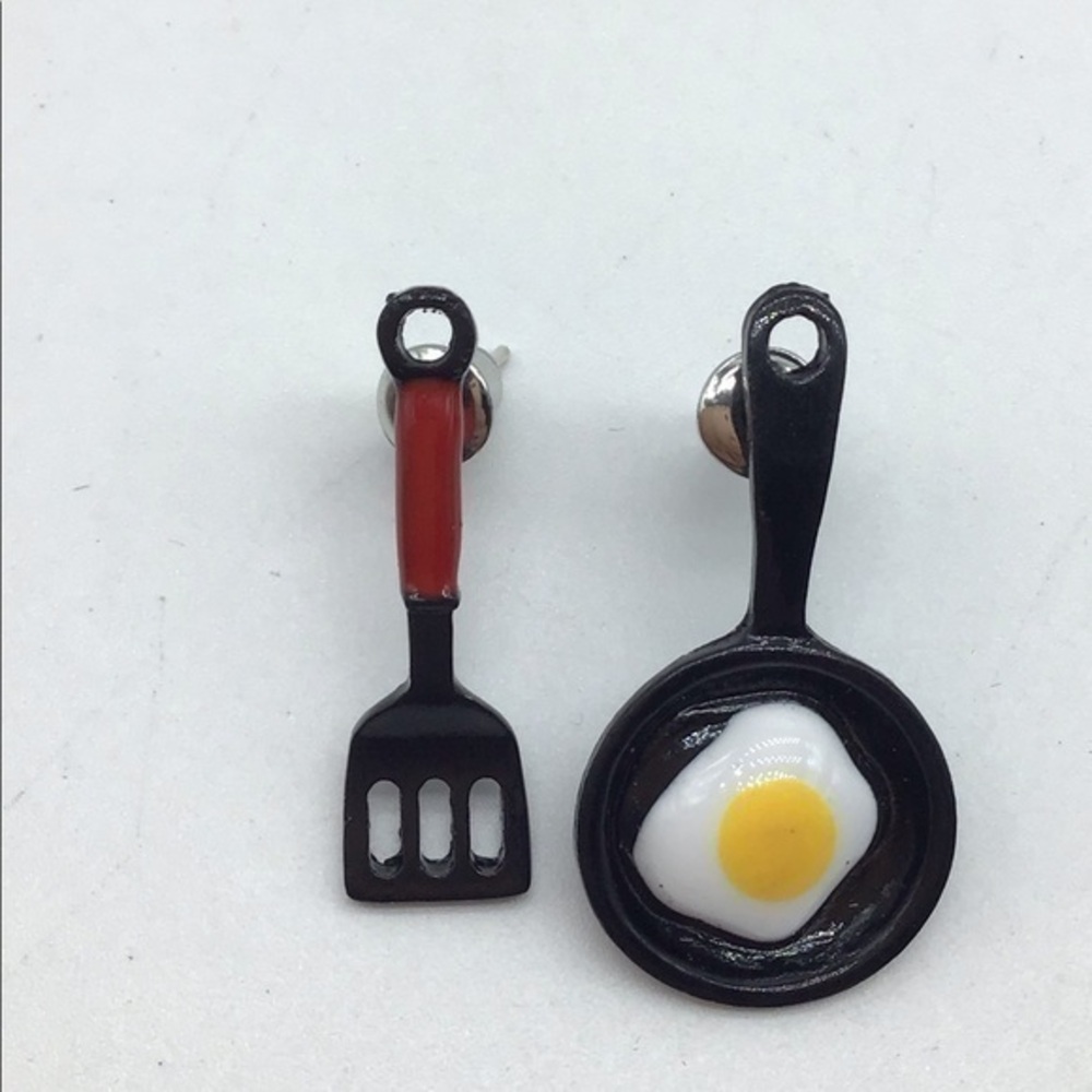 NEW fashion earrings fried egg in pan & spatula